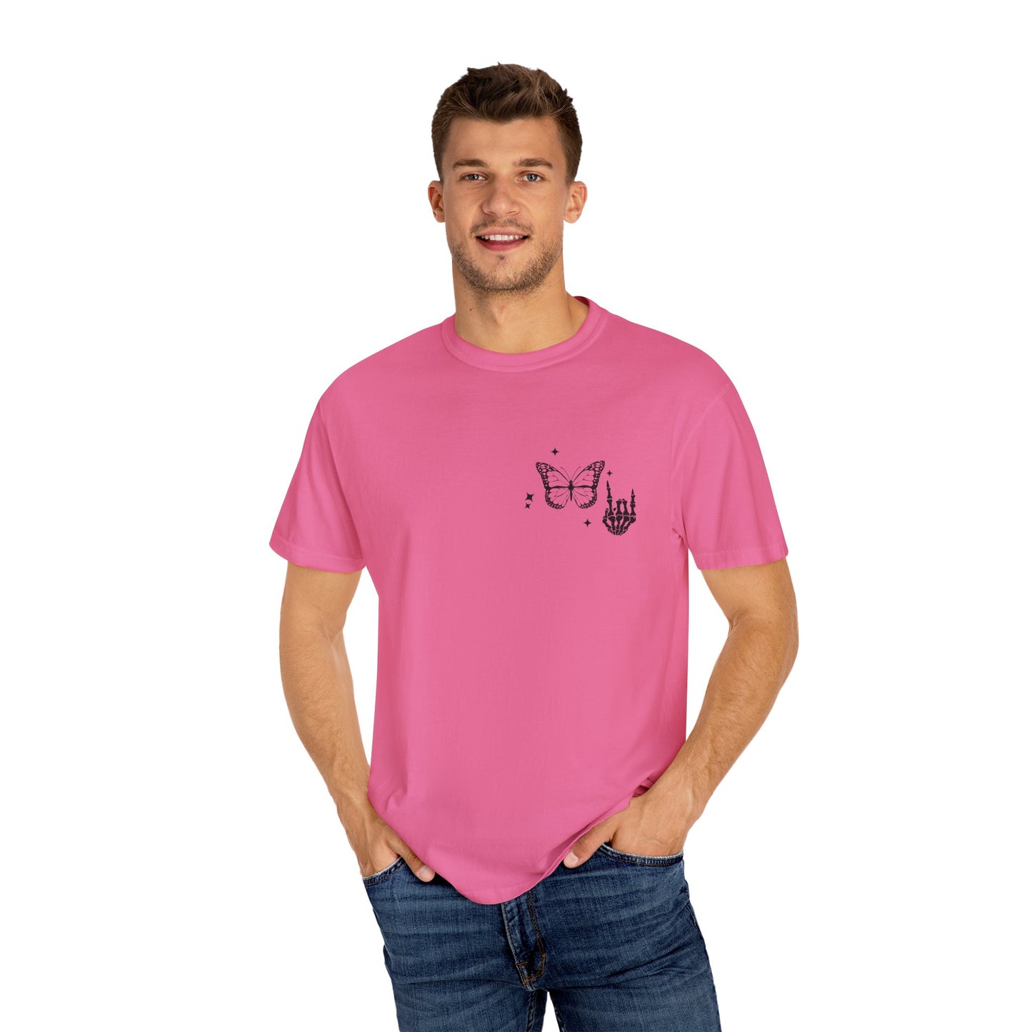 Camiseta unisex teñida en prenda "Weird Moms Build Character"