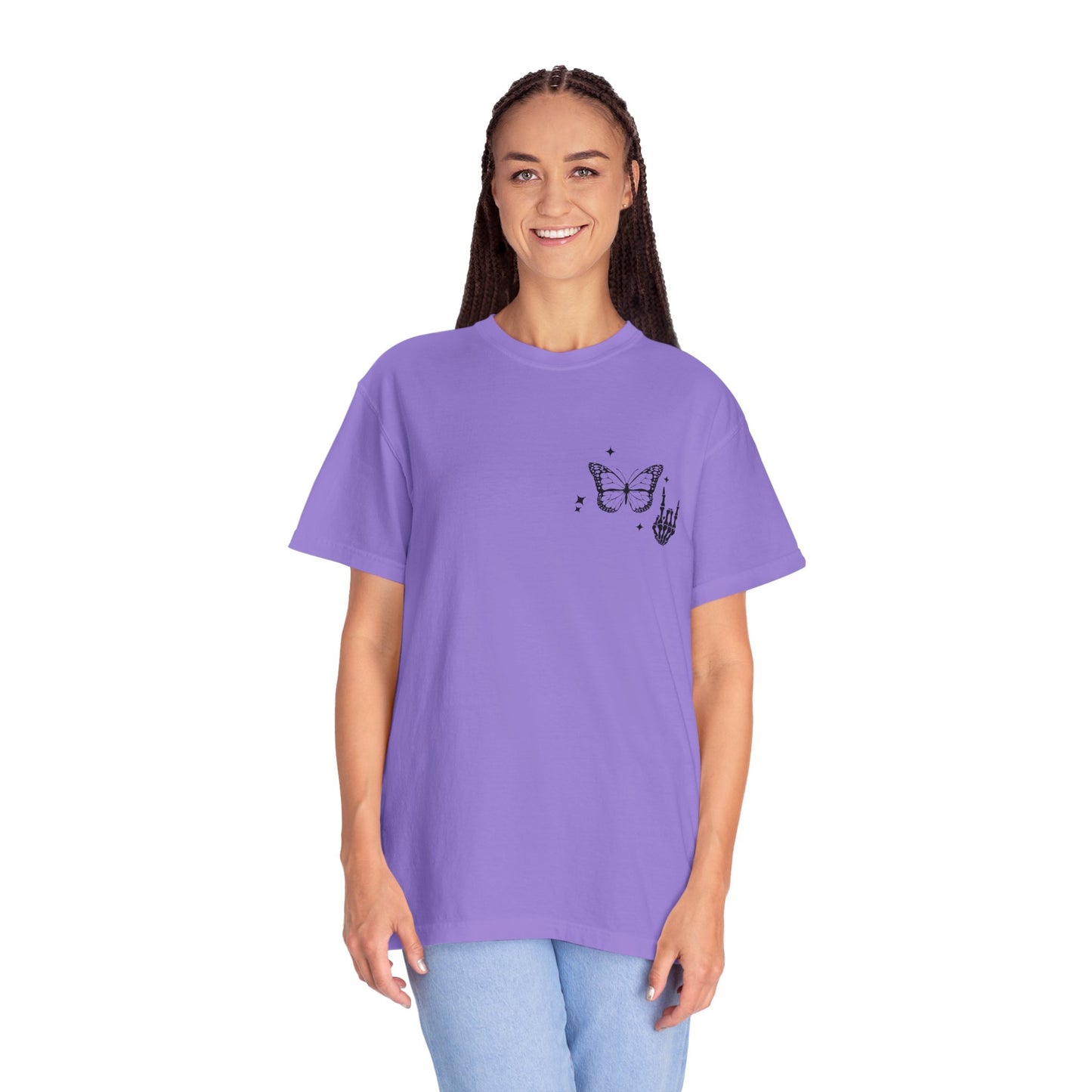Camiseta unisex teñida en prenda "Weird Moms Build Character"