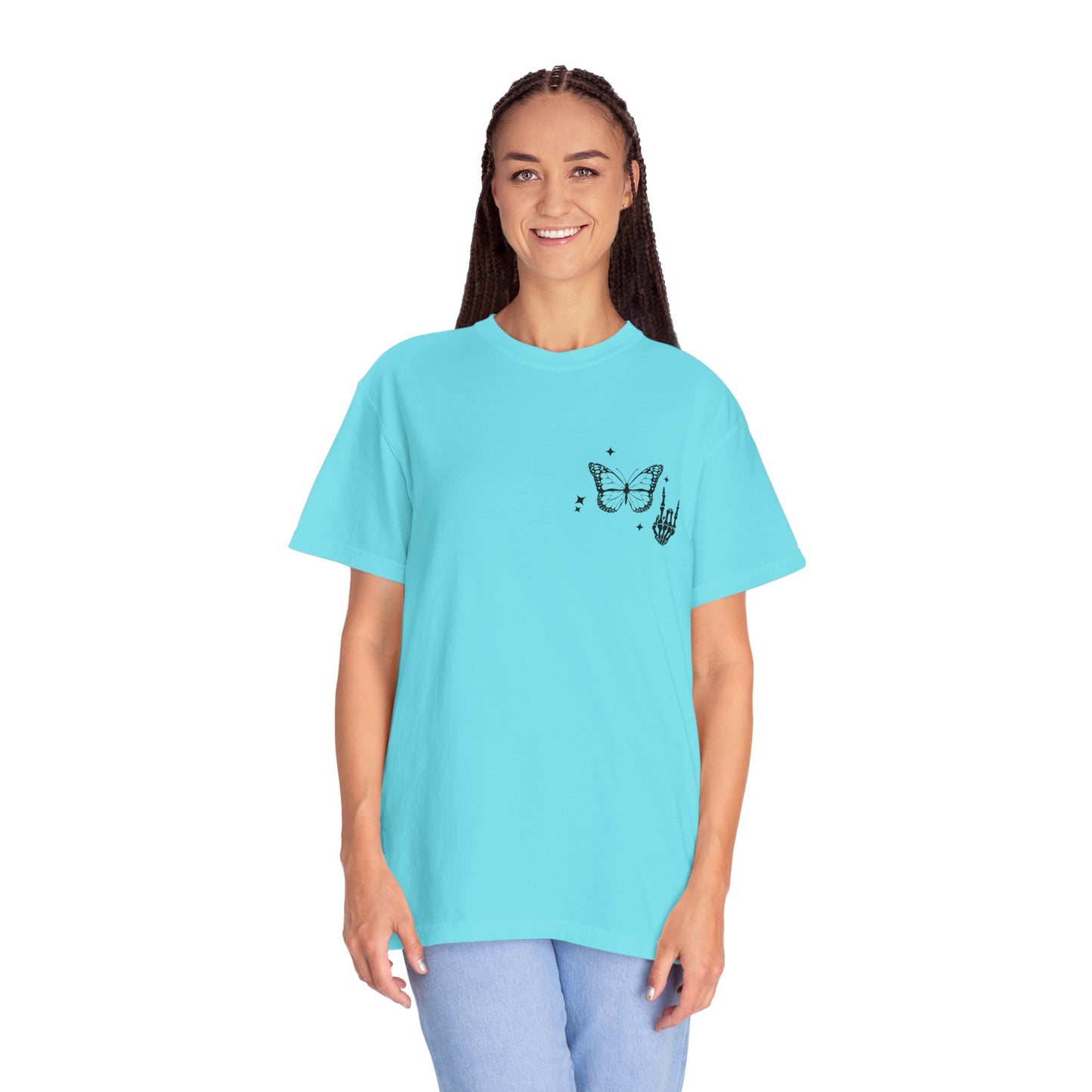 Camiseta unisex teñida en prenda "Weird Moms Build Character"