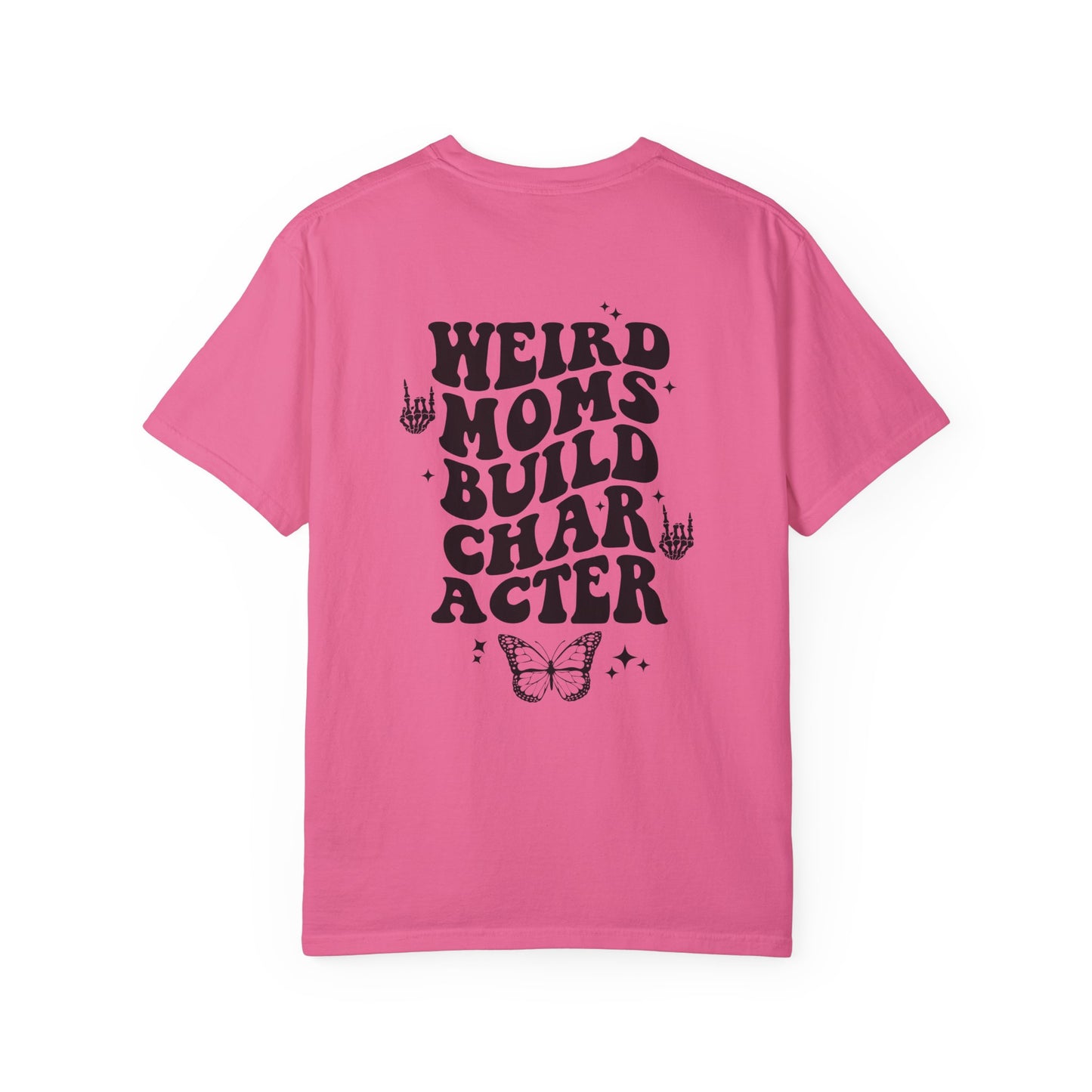 Camiseta unisex teñida en prenda "Weird Moms Build Character"