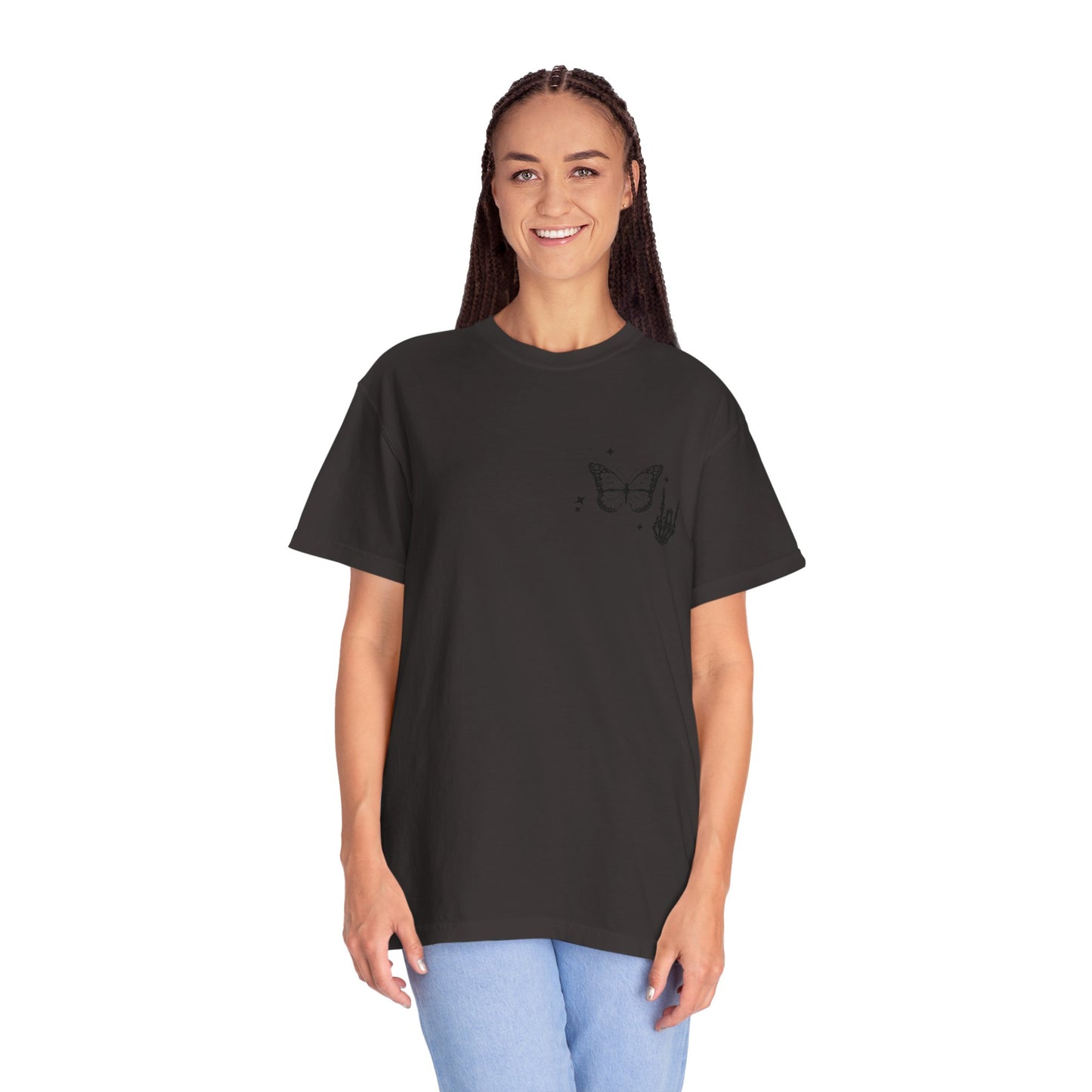 Camiseta unisex teñida en prenda "Weird Moms Build Character"