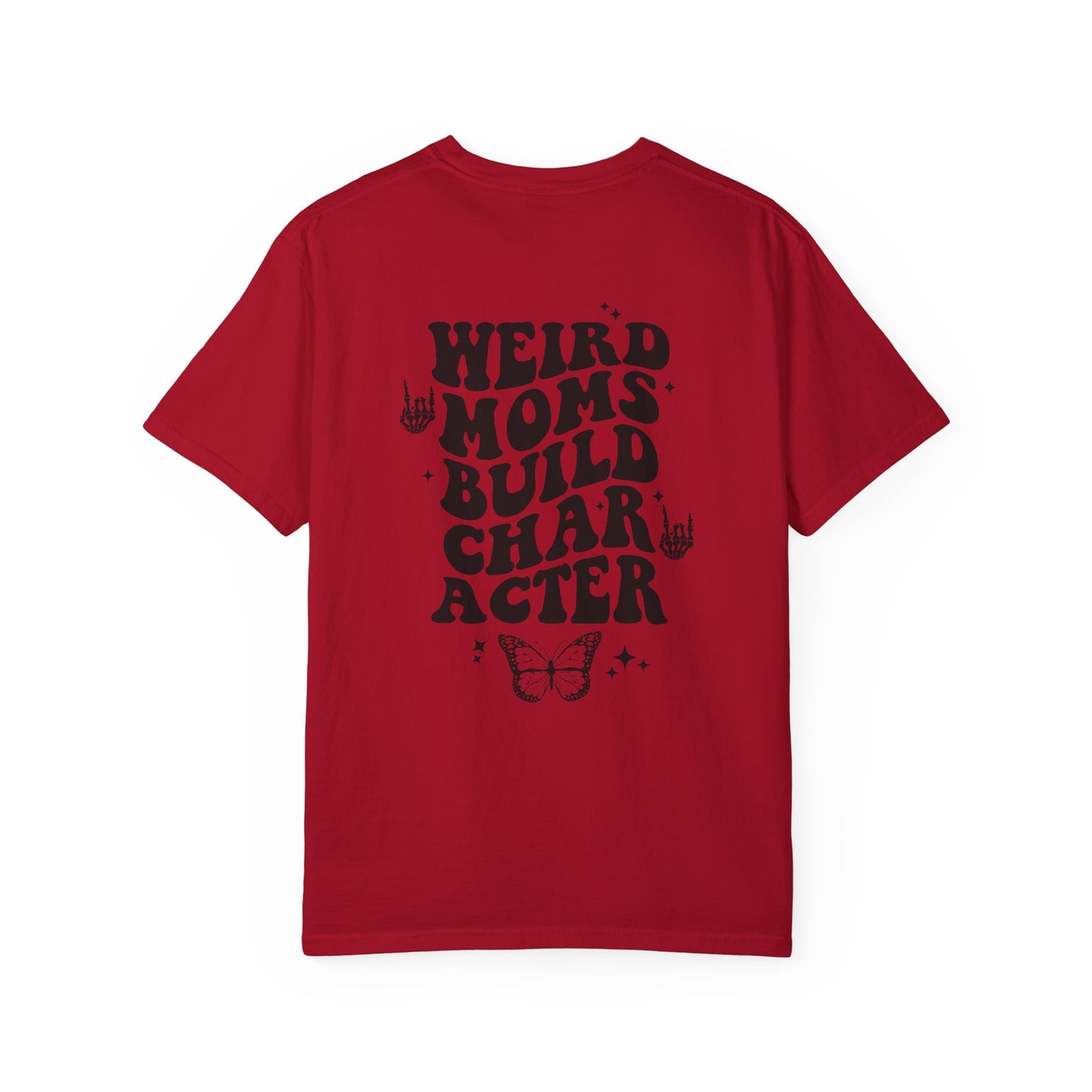 Camiseta unisex teñida en prenda "Weird Moms Build Character"