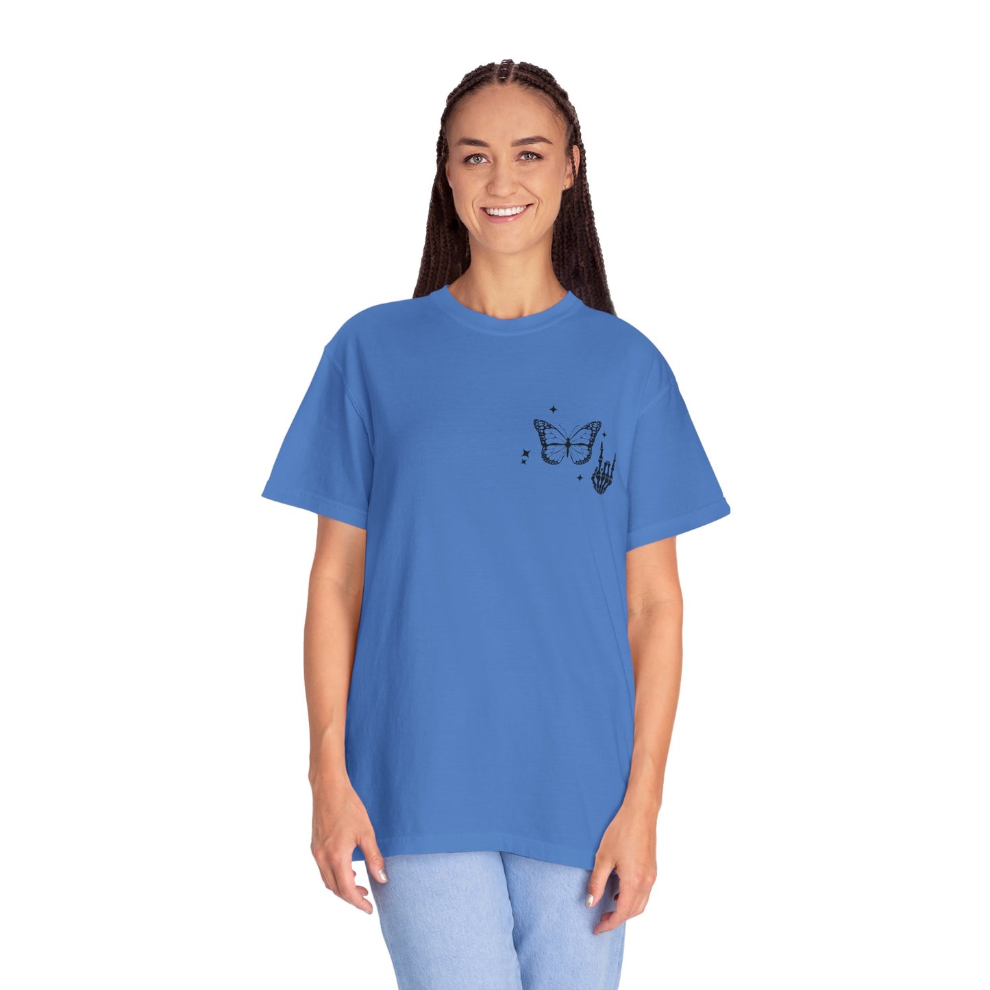 Camiseta unisex teñida en prenda "Weird Moms Build Character"