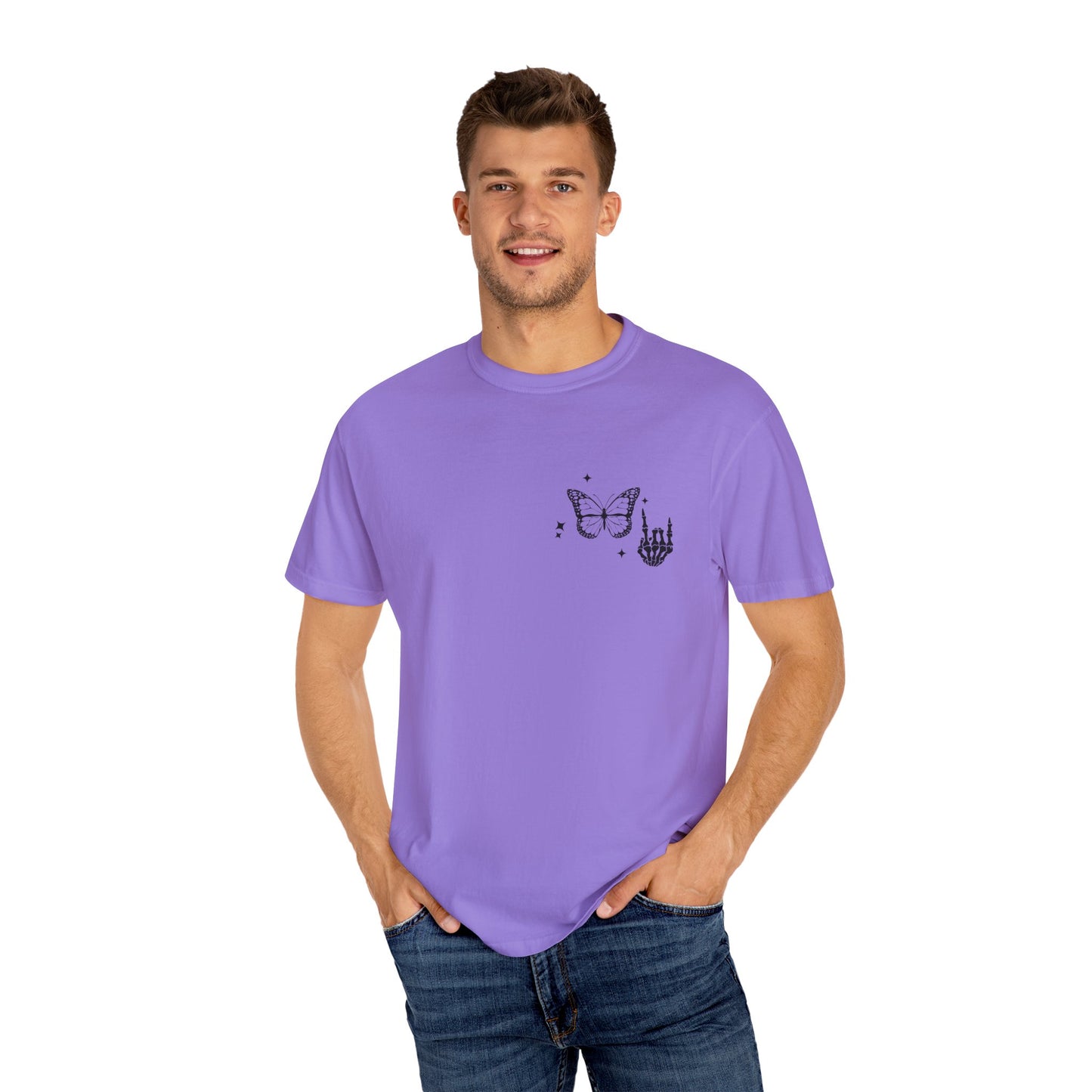 Camiseta unisex teñida en prenda "Weird Moms Build Character"