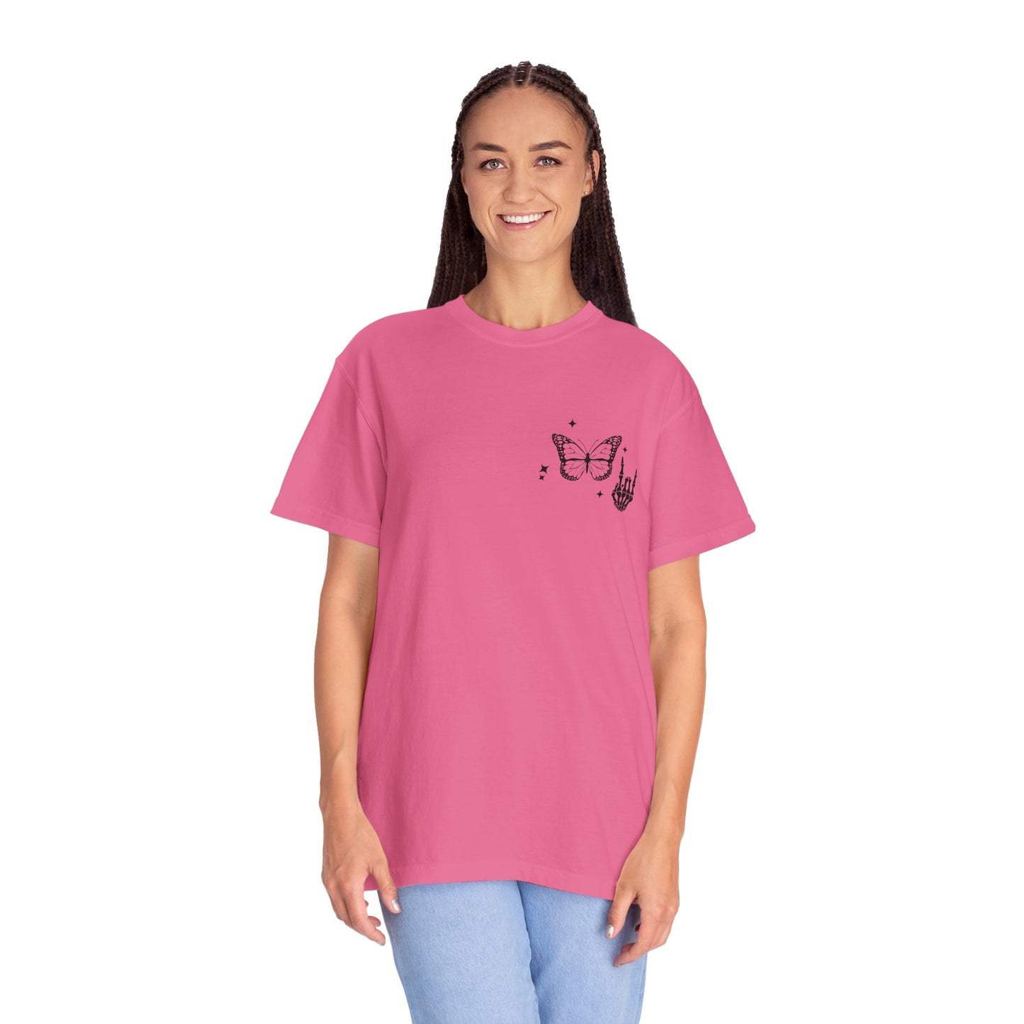 Camiseta unisex teñida en prenda "Weird Moms Build Character"