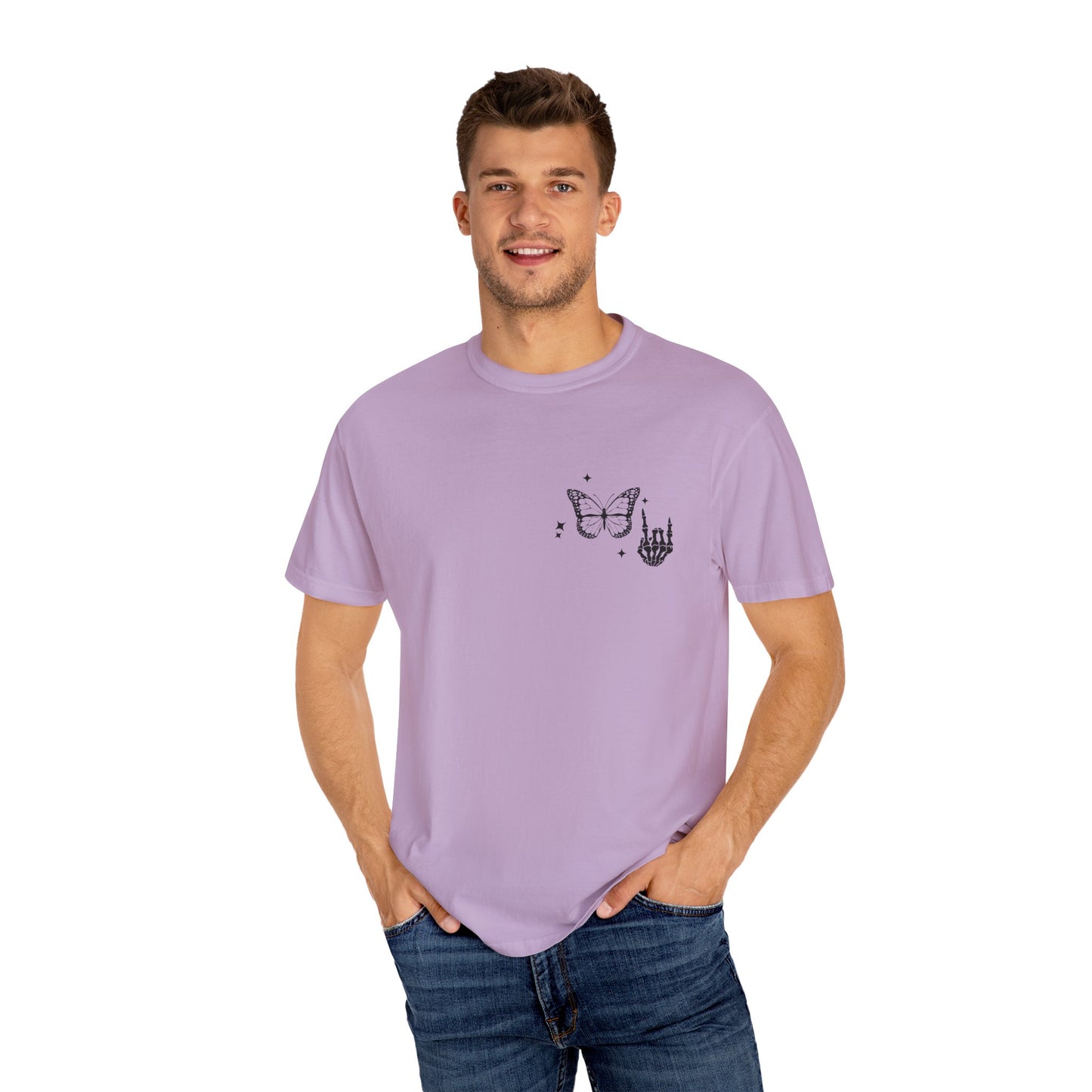 Camiseta unisex teñida en prenda "Weird Moms Build Character"