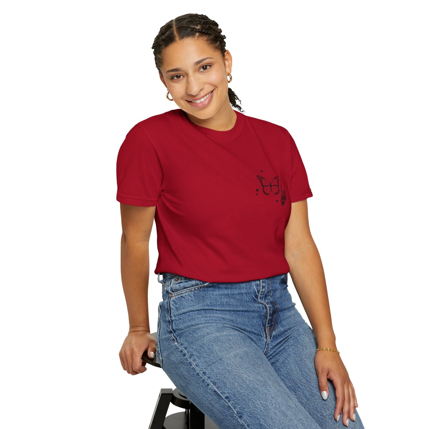 Camiseta unisex teñida en prenda "Weird Moms Build Character"