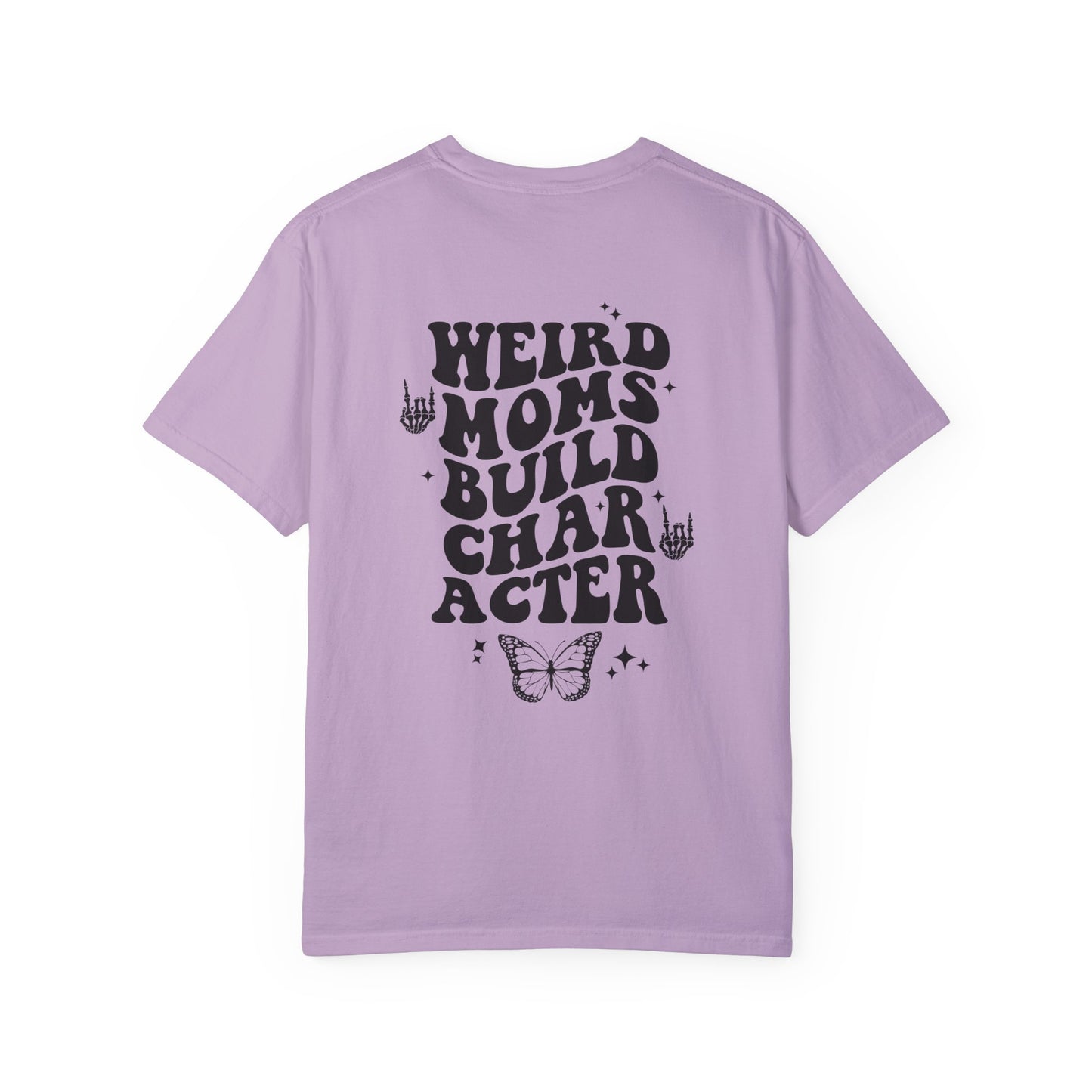 Camiseta unisex teñida en prenda "Weird Moms Build Character"