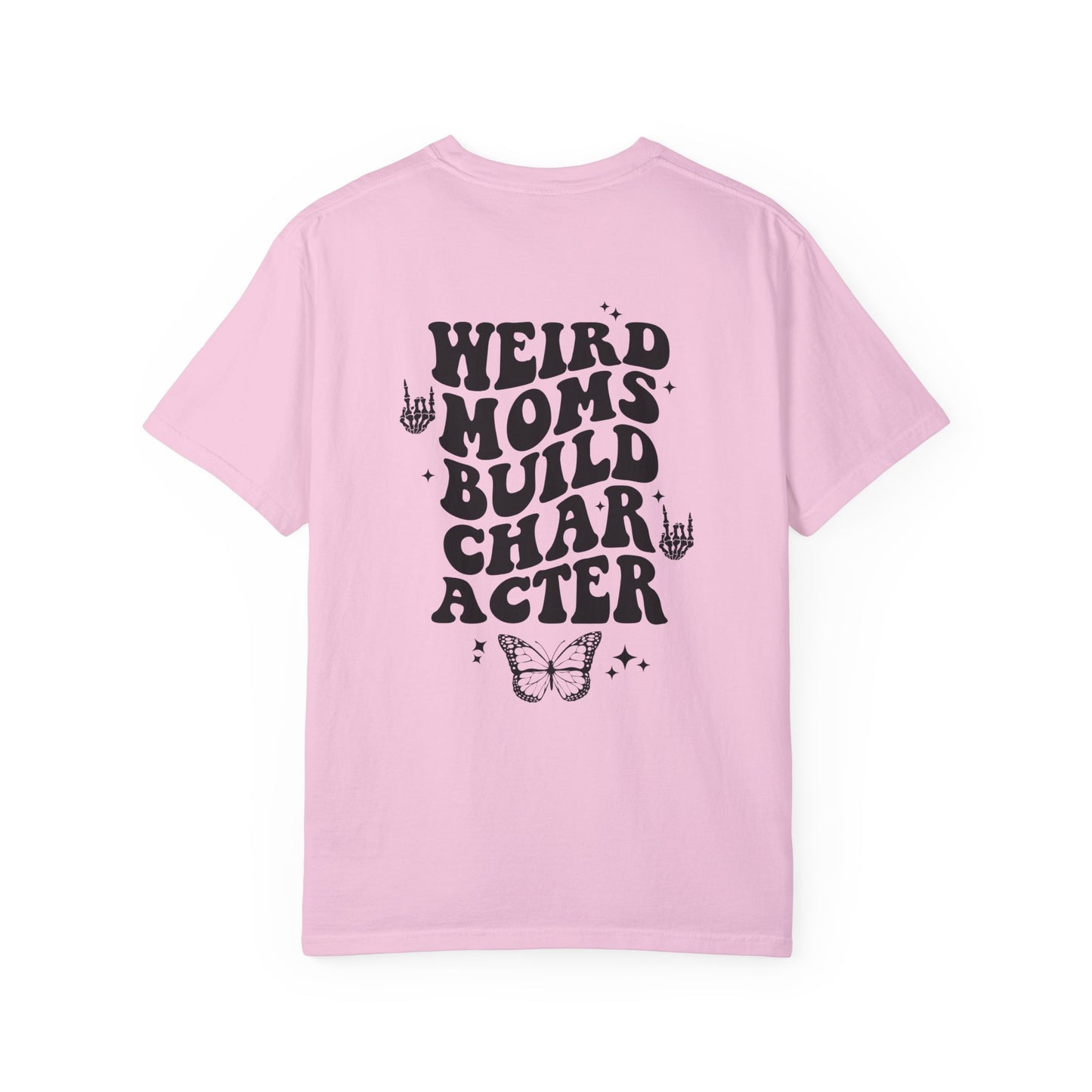 Camiseta unisex teñida en prenda "Weird Moms Build Character"
