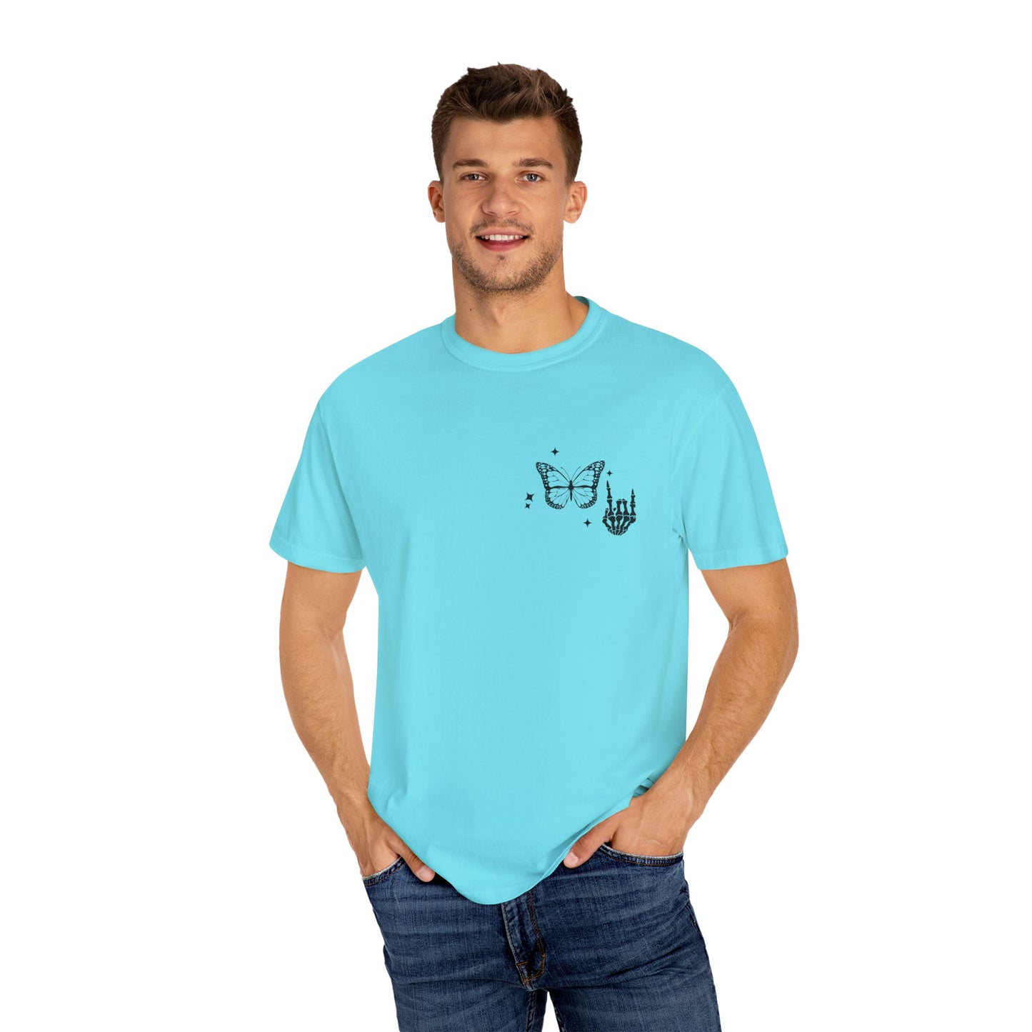Camiseta unisex teñida en prenda "Weird Moms Build Character"