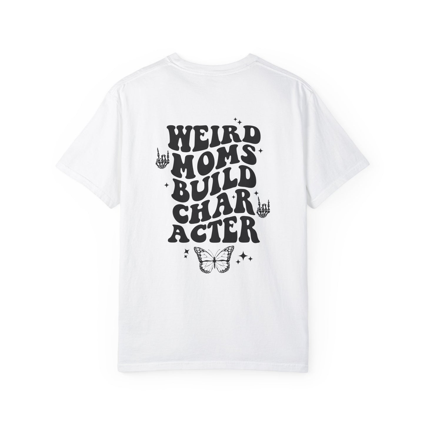 Camiseta unisex teñida en prenda "Weird Moms Build Character"