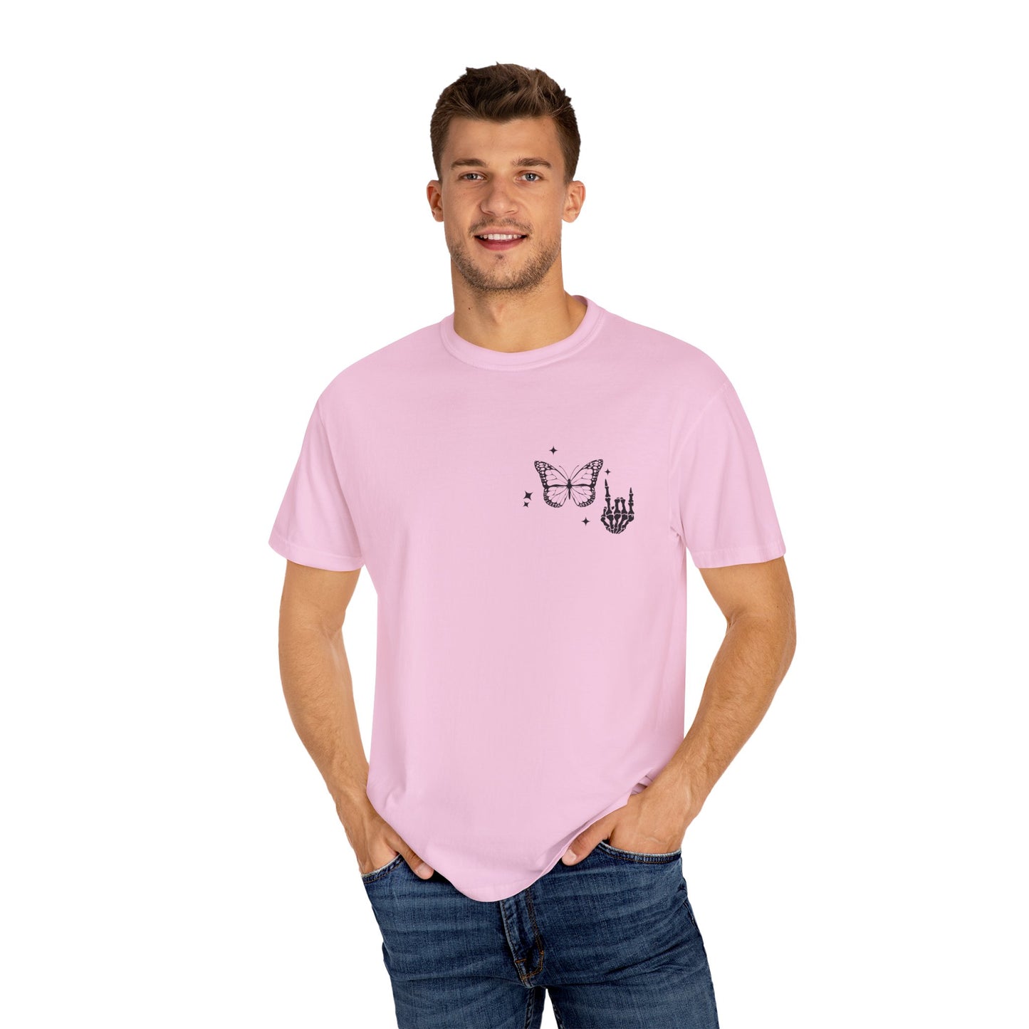 Camiseta unisex teñida en prenda "Weird Moms Build Character"