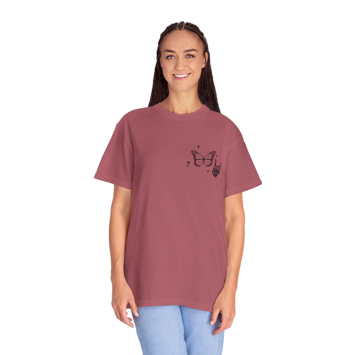 Camiseta unisex teñida en prenda "Weird Moms Build Character"