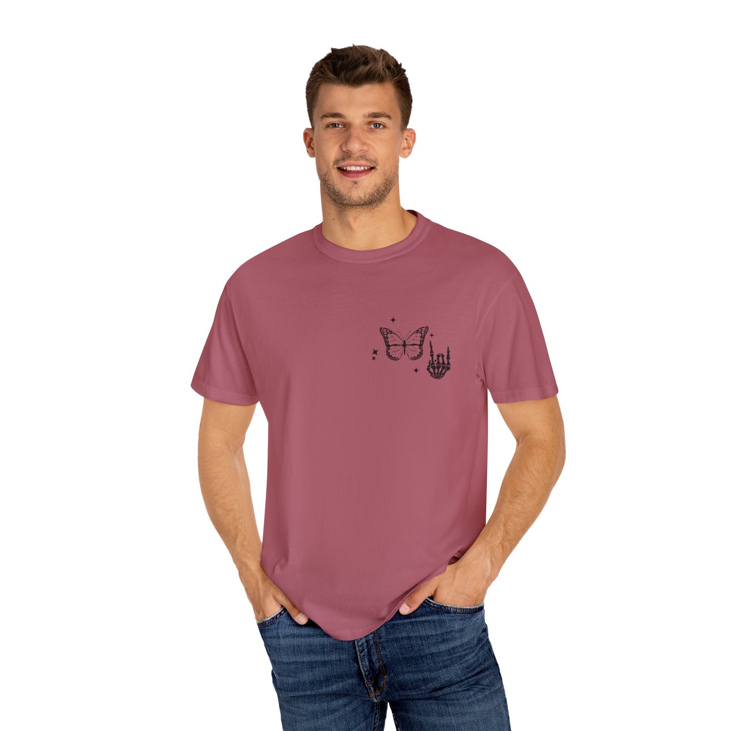 Camiseta unisex teñida en prenda "Weird Moms Build Character"