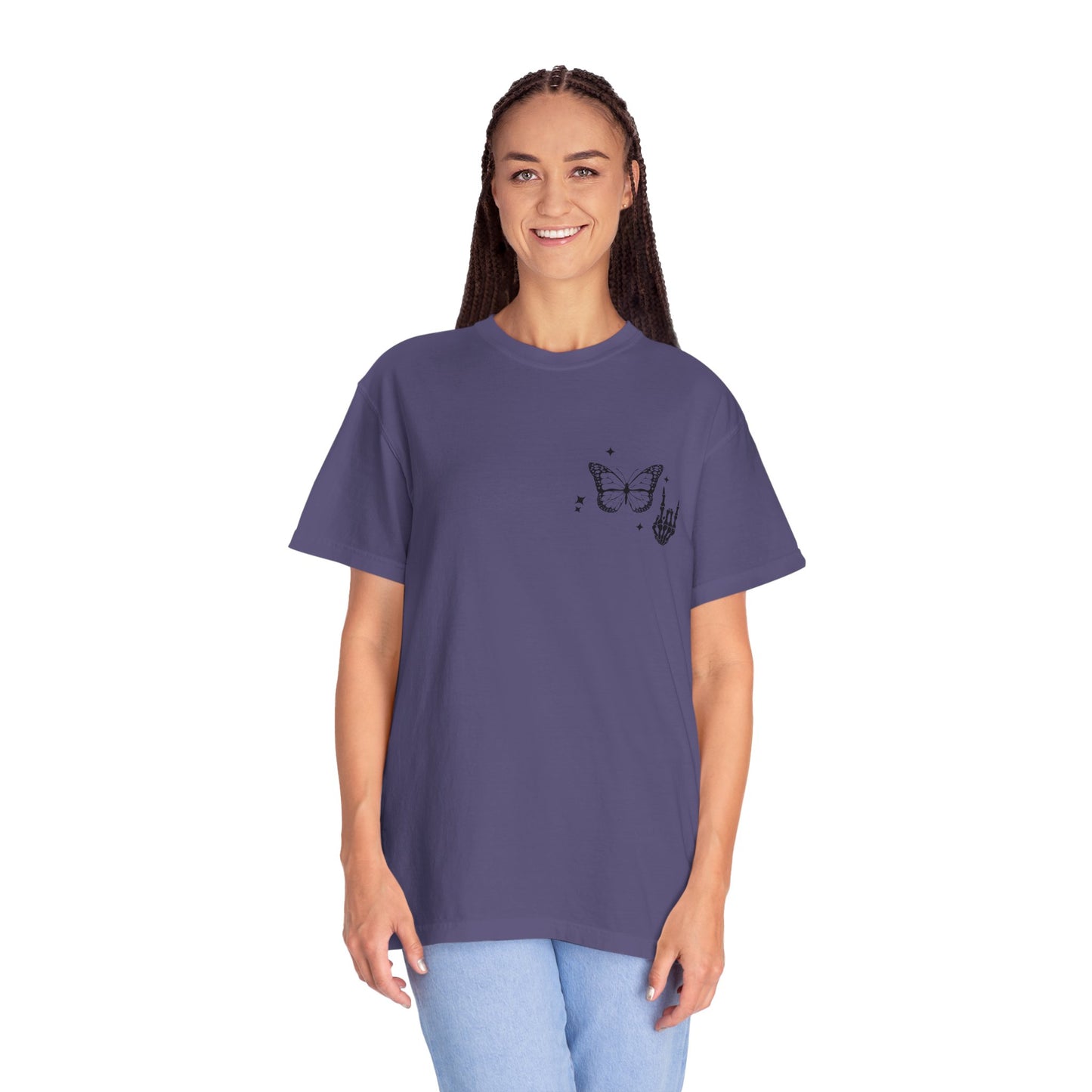 Camiseta unisex teñida en prenda "Weird Moms Build Character"
