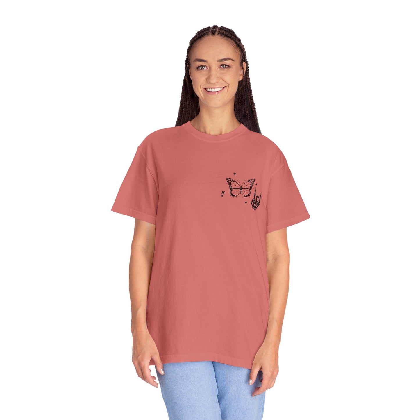Camiseta unisex teñida en prenda "Weird Moms Build Character"
