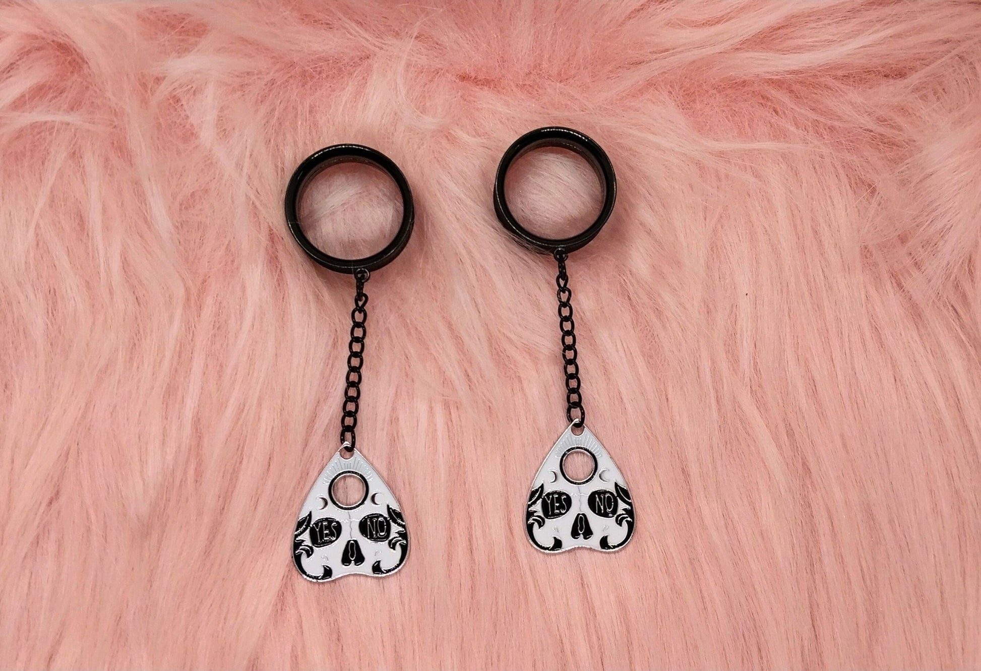 7/8" (22MM) Halloween Dangle Tunnels/Gauges Surgical Steel Screw Back Skull Planchet Charm Chain Dangle Plugs For Her Or Him Goth/Emo/Alt - Moon & Starr Handcrafted Jewelry && More!